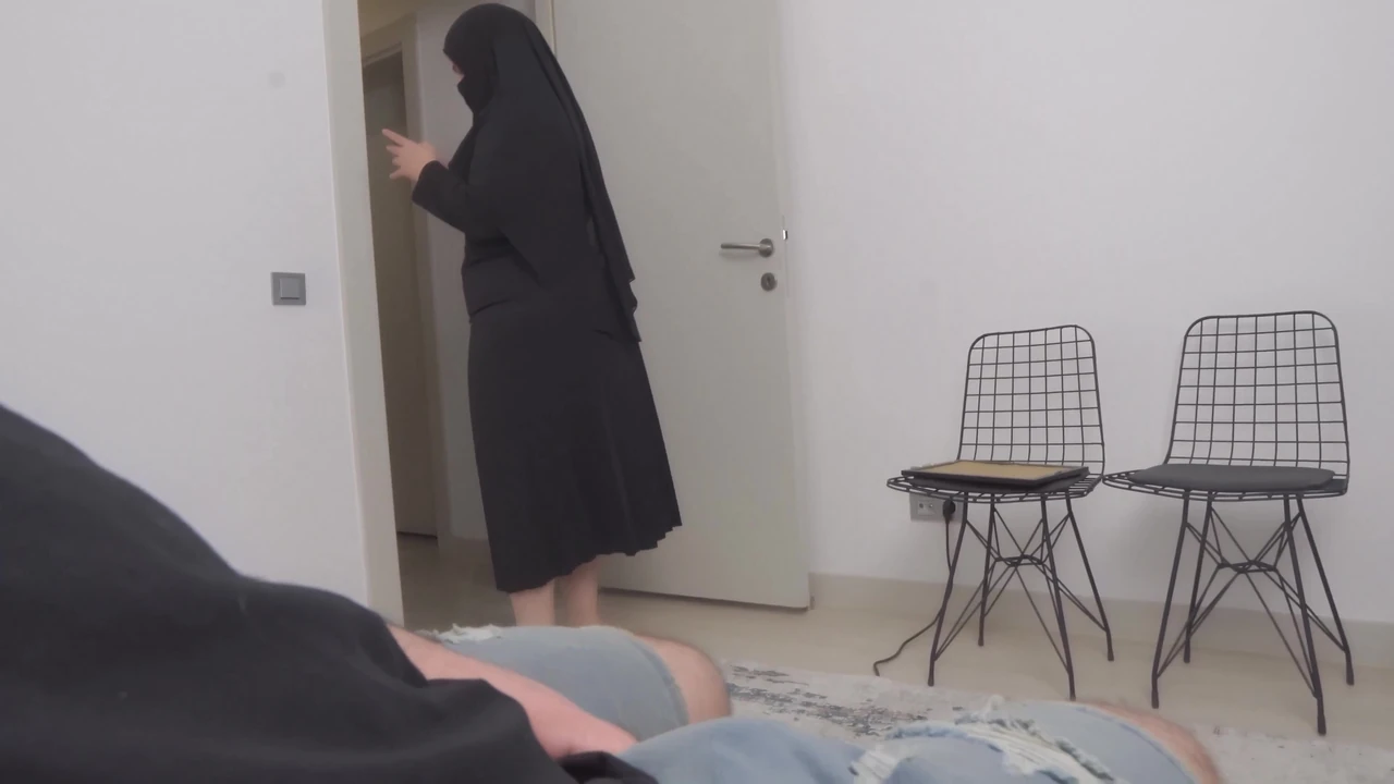 Dickflash. Hijab woman saw me jerking off in public waiting room.