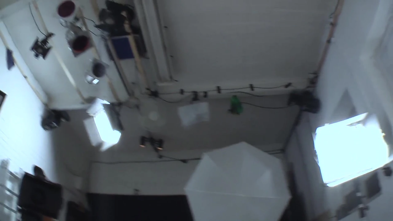 Gehirnstau beim Wichsen – Asian Slut pisst mit monster Clit