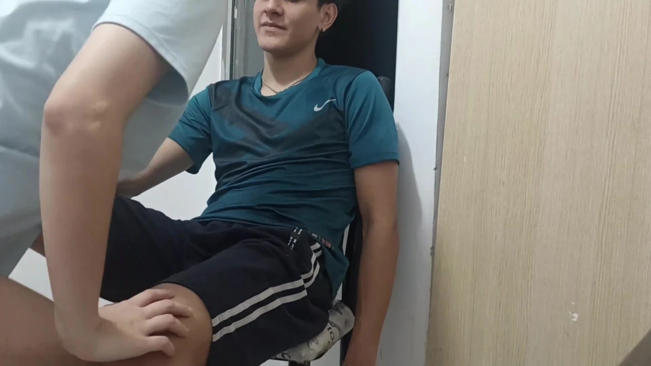 my stepbrother wants a gift and I give him a delicious blowjob