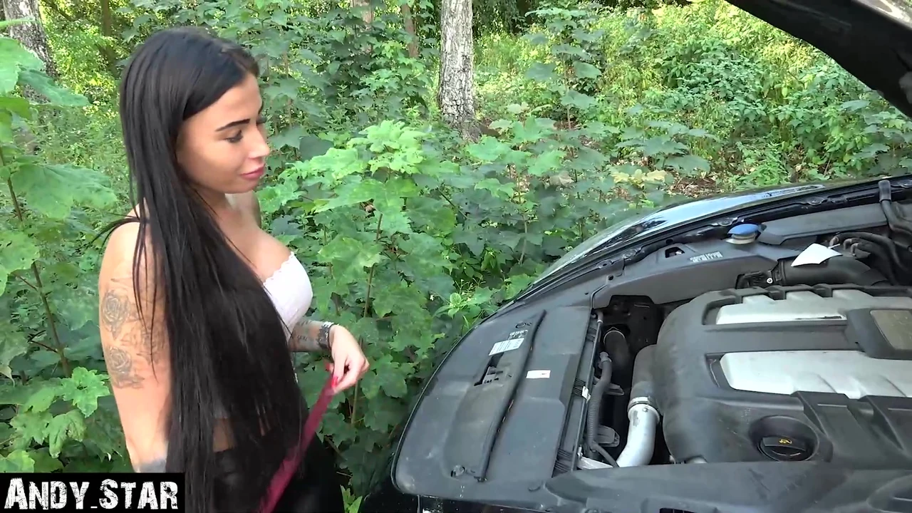 GERMAN LATINA GETS FUCKED IN PORSCHE CAYENNE