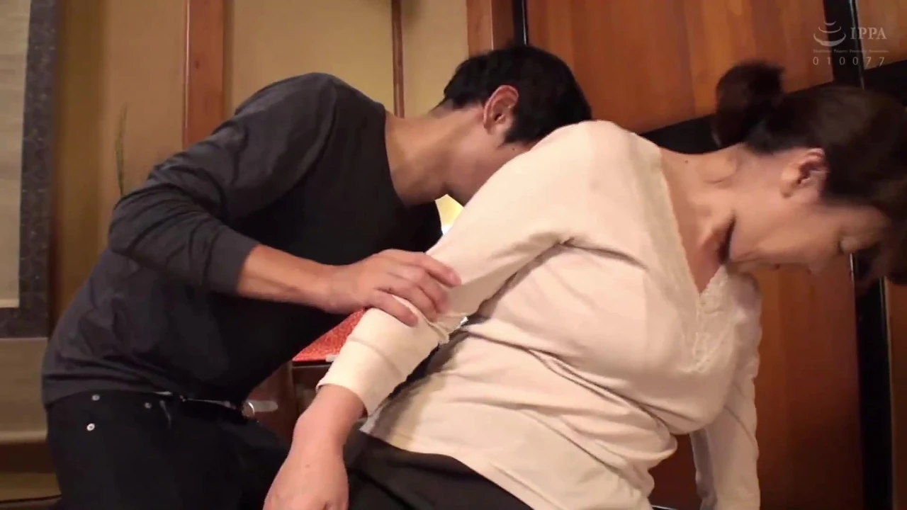 In Love With My Aunt: 12 Mature Women Excited And Nervous When Picked-Up 4