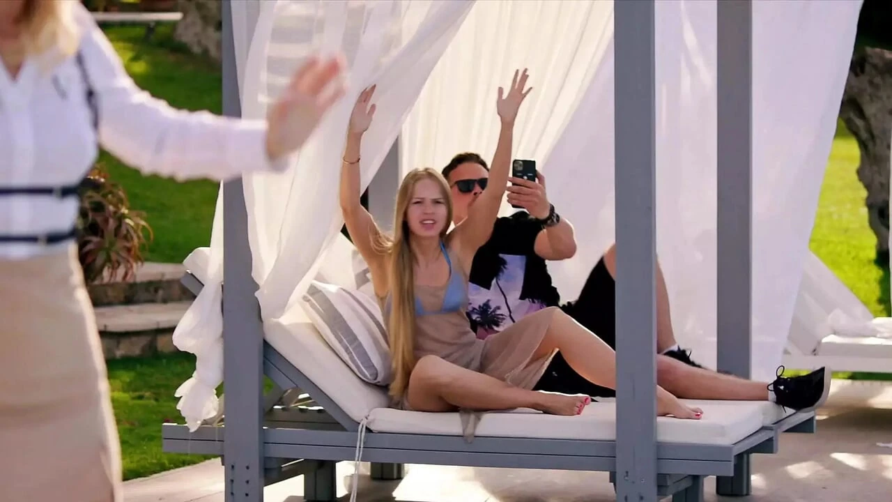 BLACKED BBC-hungry Kaisa & Eveline seduce hotel employee